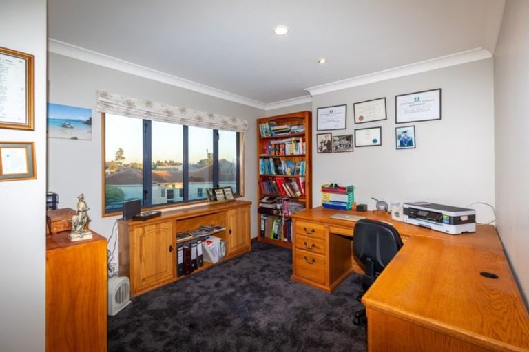 Photo of property in 15 Neptune Place, Waimairi Beach, Christchurch, 8083