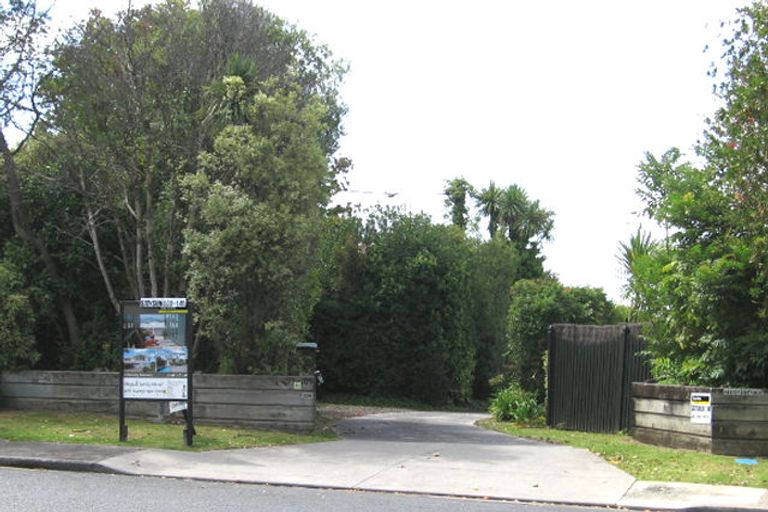 Photo of property in 2/103 East Coast Road, Castor Bay, Auckland, 0620