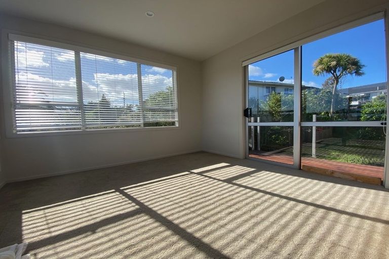Photo of property in 2/467 Beach Road, Murrays Bay, Auckland, 0630