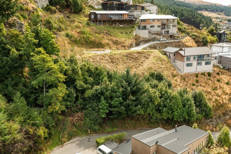 Photo of property in 7 Conifer Lane, Queenstown, 9300