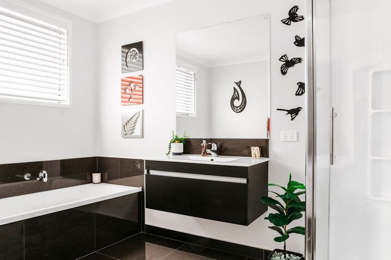 Photo of property in 68 Bert Wall Drive, Omokoroa, 3114