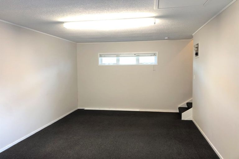 Photo of property in 30b William Bond Street, Stanley Point, Auckland, 0624