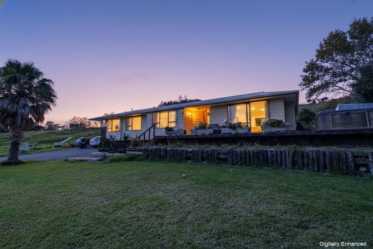 Photo of property in 2257 South Head Road, South Head, Helensville, 0874