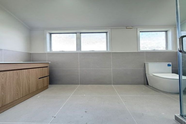 Photo of property in 16 Gloaming Place, Conifer Grove, Takanini, 2112
