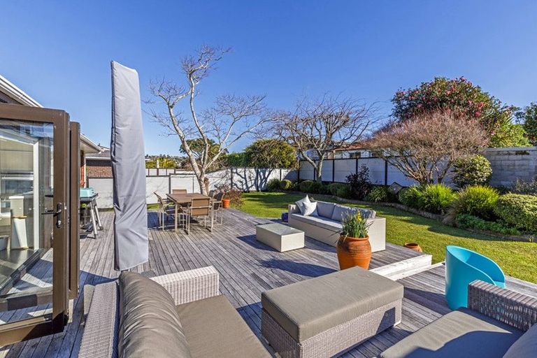 Photo of property in 137 Stapleford Crescent, Browns Bay, Auckland, 0630