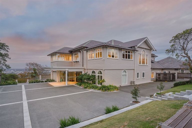 Photo of property in 141 Hackthorne Road, Cashmere, Christchurch, 8022