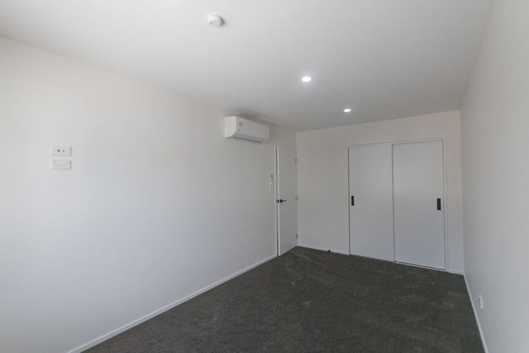 Photo of property in 17e Martin Place, Kelston, Auckland, 0602