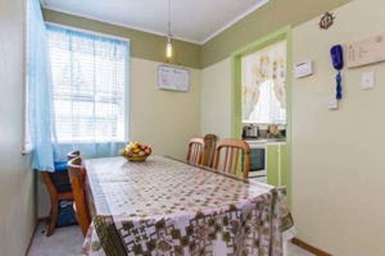 Photo of property in 86 Cobham Crescent, Kelston, Auckland, 0602