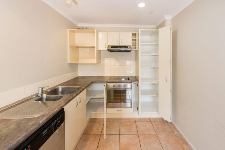 Photo of property in 6/78 Fernhill Way, Oteha, Auckland, 0632