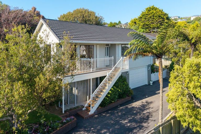 Photo of property in 8 Makatote Grove, Churton Park, Wellington, 6037