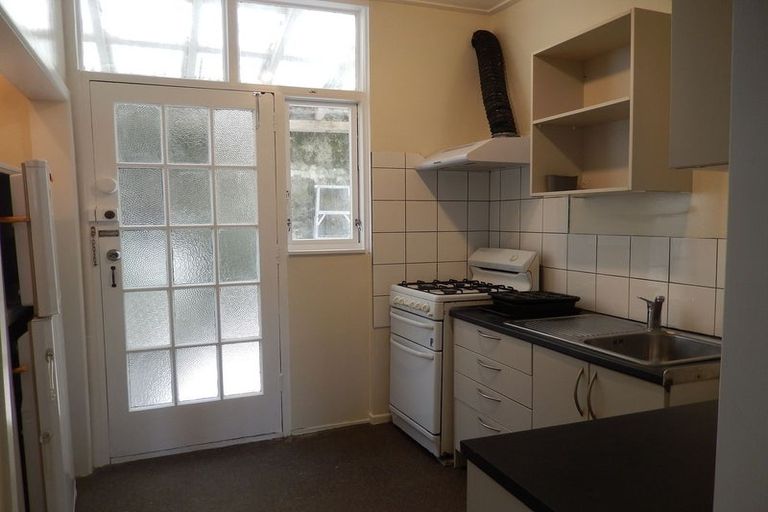 Photo of property in 20 Queens Drive, Kilbirnie, Wellington, 6022