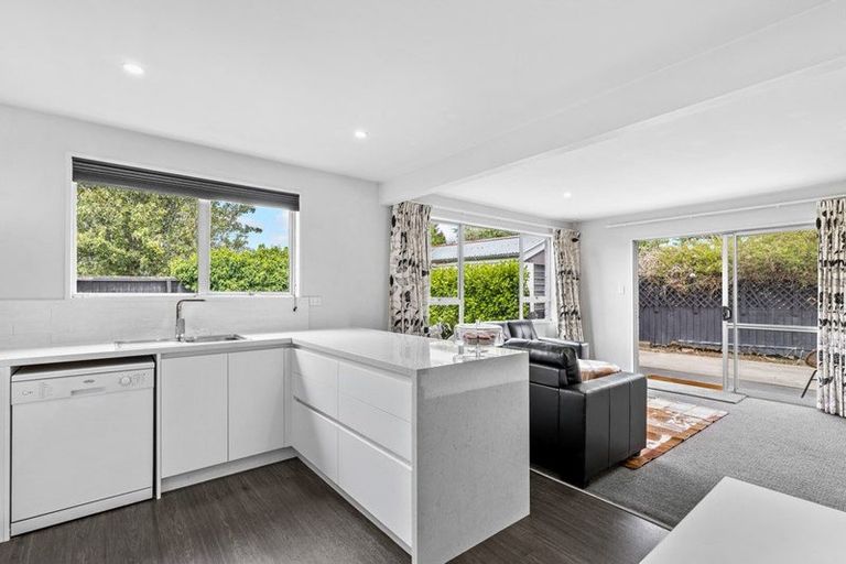 Photo of property in 2/1 Delaware Crescent, Russley, Christchurch, 8042