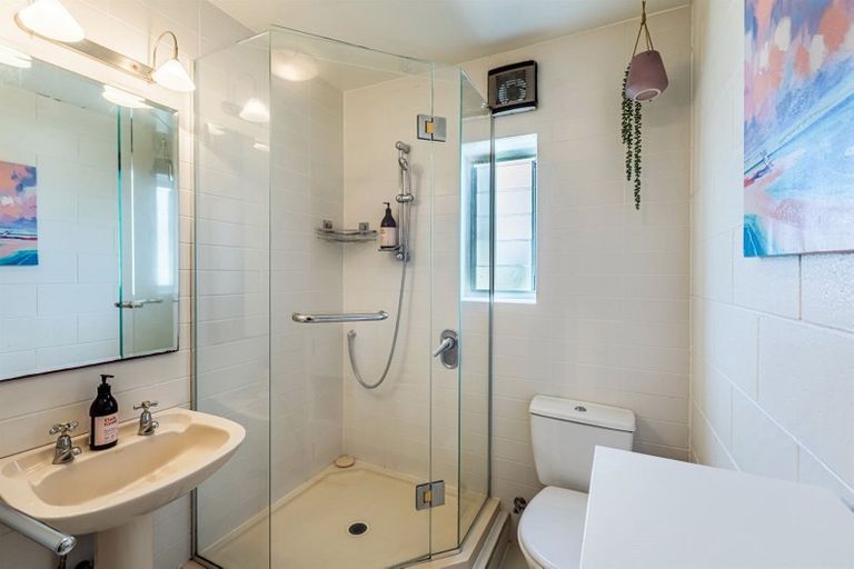 Photo of property in 1/72l Kitchener Road, Milford, Auckland, 0620