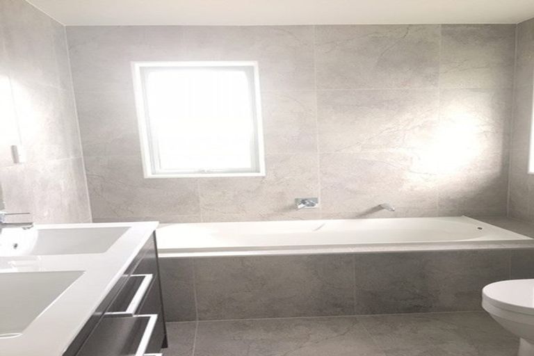 Photo of property in 33 Fennell Crescent, Silverdale, 0932