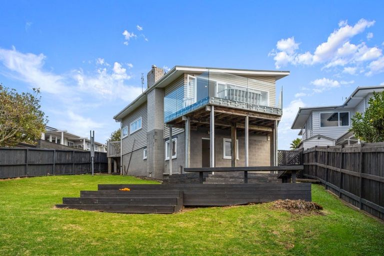 Photo of property in 90 Sandspit Road, Shelly Park, Auckland, 2014