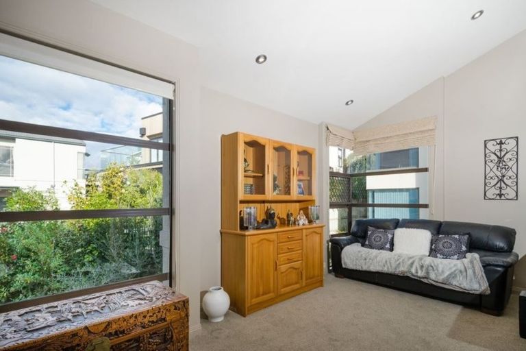 Photo of property in 135 Wiseley Road, West Harbour, Auckland, 0618