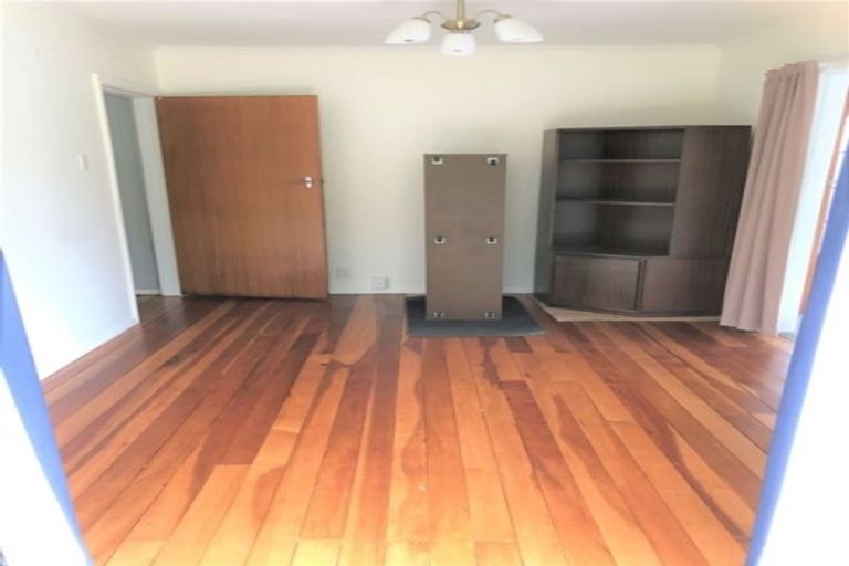 Photo of property in 21 Lyndfield Lane, Newlands, Wellington, 6037