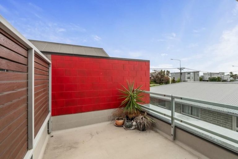 Photo of property in 2/450 Barbadoes Street, Edgeware, Christchurch, 8013