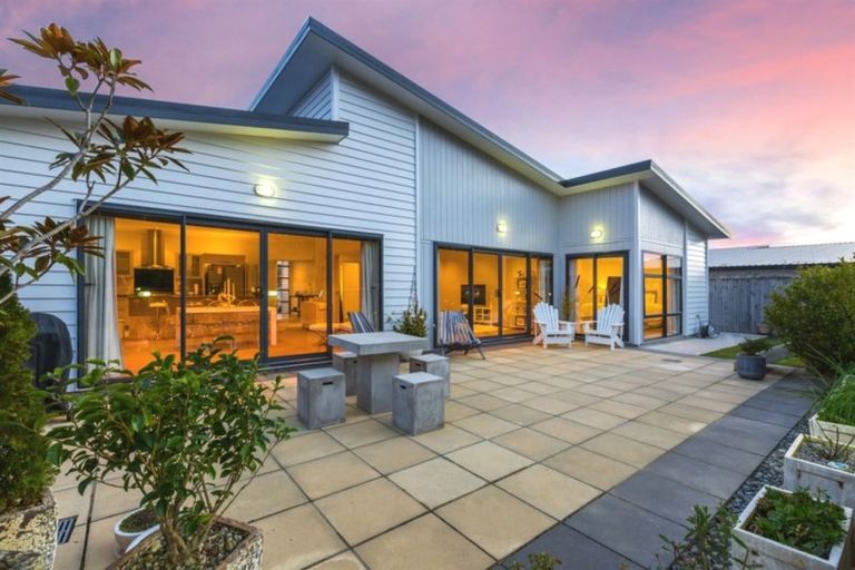 Photo of property in 24 Paparoa Crescent, Aotea, Porirua, 5024