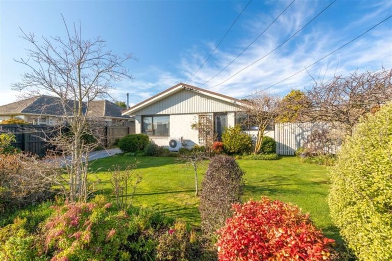 Photo of property in 8 Erin Crescent, Mairehau, Christchurch, 8013