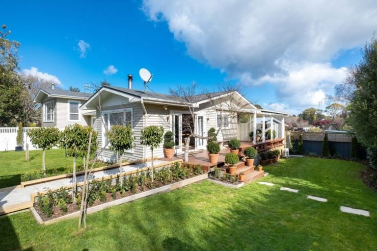 Photo of property in 2 Lovat Street, Havelock North, 4130