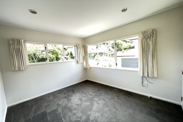 Photo of property in 2/21 Calypso Place, Rothesay Bay, Auckland, 0630