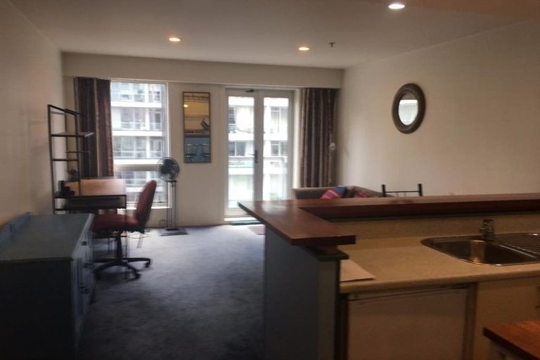 Photo of property in Terrace Heights Apartments, 5b/163 The Terrace, Wellington Central, Wellington, 6011