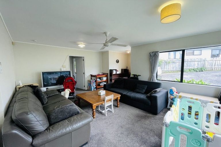 Photo of property in 10a Elizabeth Drive, West Harbour, Auckland, 0618