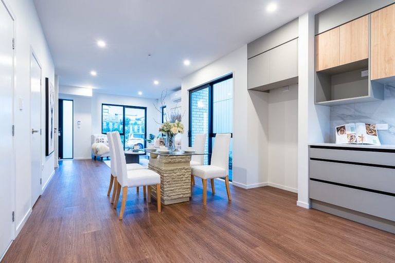 Photo of property in 8 Papai Lane, Massey, Auckland, 0614