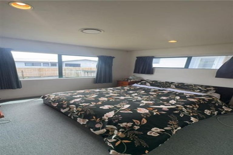 Photo of property in 10 Elvira Place, Ranui, Auckland, 0612