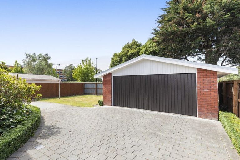Photo of property in 17 Newbridge Place, Ilam, Christchurch, 8041