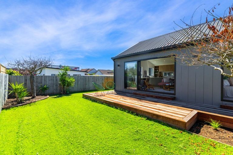 Photo of property in 98a Willryan Avenue, New Brighton, Christchurch, 8083