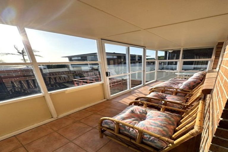 Photo of property in 4176 Great North Road, Glendene, Auckland, 0602