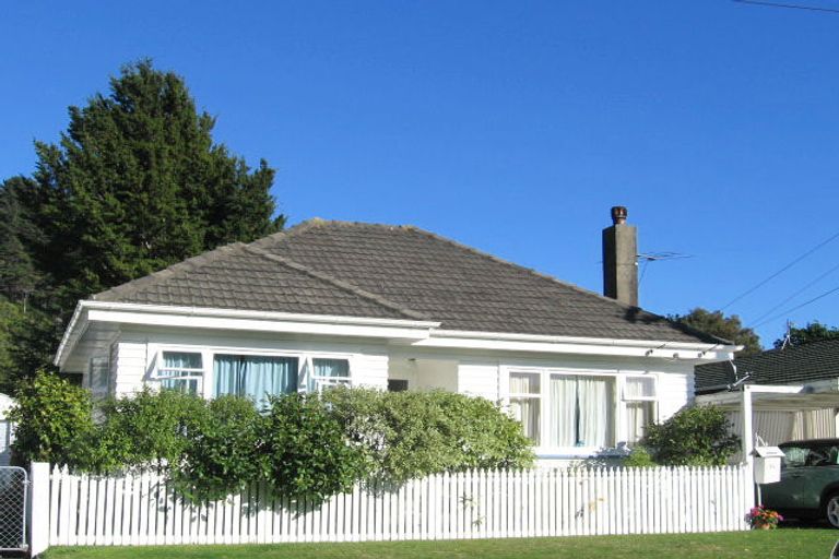Photo of property in 14 Nikau Street, Eastbourne, Lower Hutt, 5013