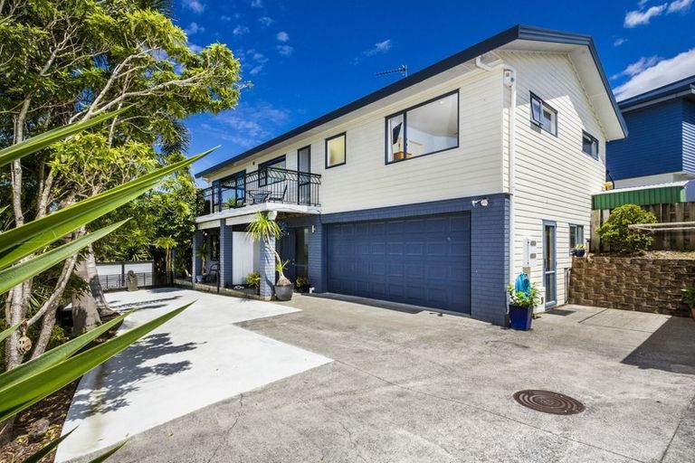 Photo of property in 2/982 East Coast Road, Northcross, Auckland, 0632