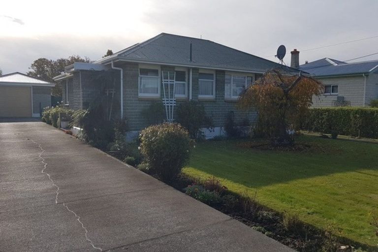 Photo of property in 19 Augustine Street, Waimate, 7924