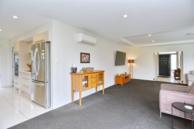 Photo of property in 6 Te Whenu Crescent, Marshland, Christchurch, 8083