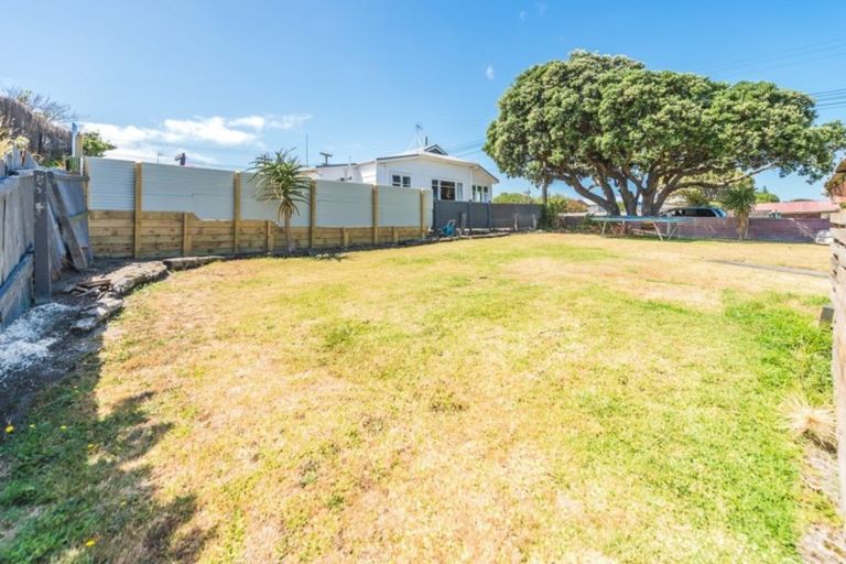 Photo of property in 17 Manuka Street, Castlecliff, Whanganui, 4501