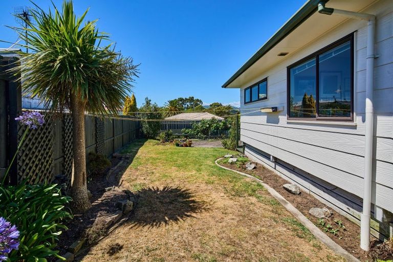 Photo of property in 8 Ross Grove, Paraparaumu, 5032
