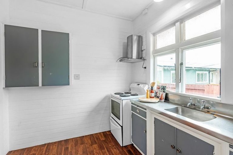 Photo of property in 10 Parakai Street, Paraparaumu, 5032