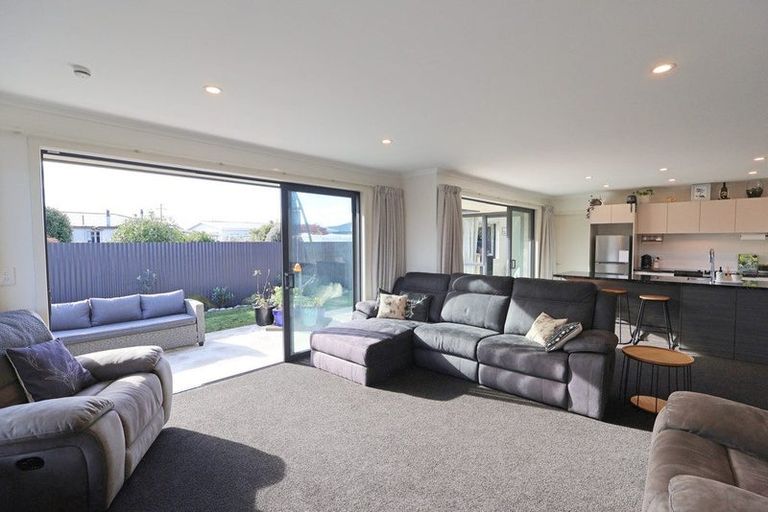 Photo of property in 40 Queen Street, Winton, 9720