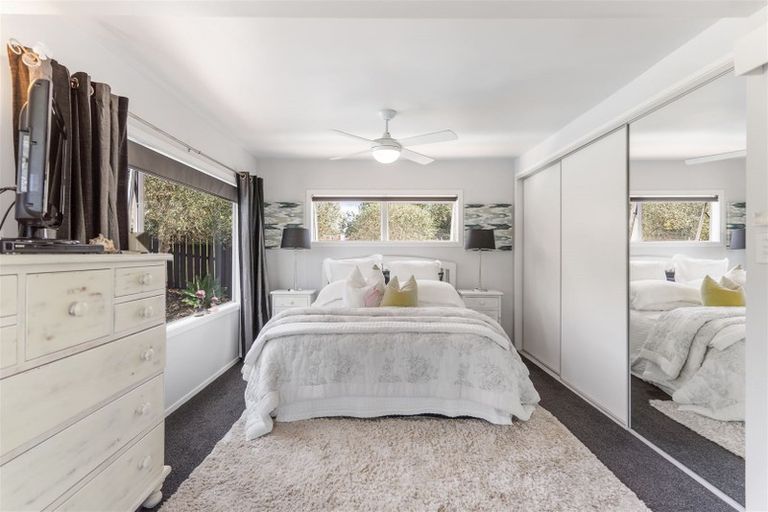 Photo of property in 13 Callender Place, Shelly Park, Auckland, 2014