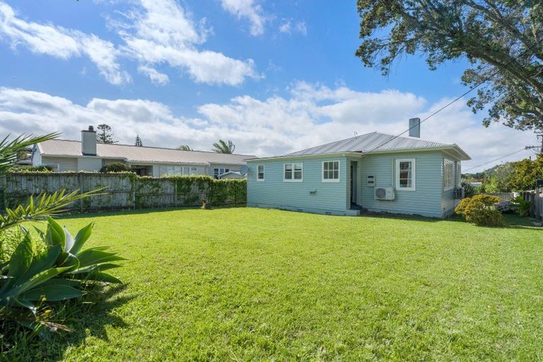 Photo of property in 27 Old Lake Road, Narrow Neck, Auckland, 0624