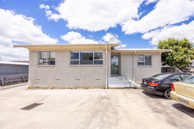 Photo of property in 12 Crescent Court, Melville, Hamilton, 3206