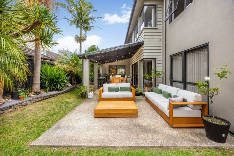 Photo of property in 24 Corsica Way, Karaka, Papakura, 2113