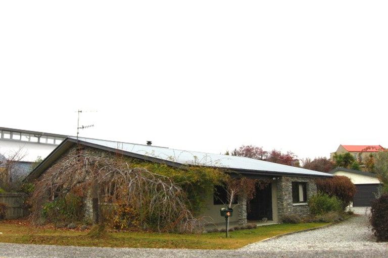 Photo of property in 4 Chalmers Place, Arrowtown, 9302
