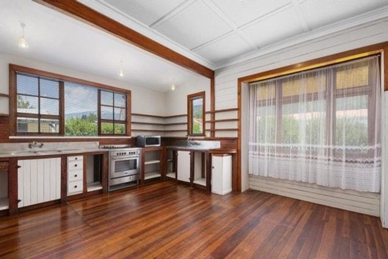 Photo of property in 36 Atutahi Street, Tokaanu, Turangi, 3381
