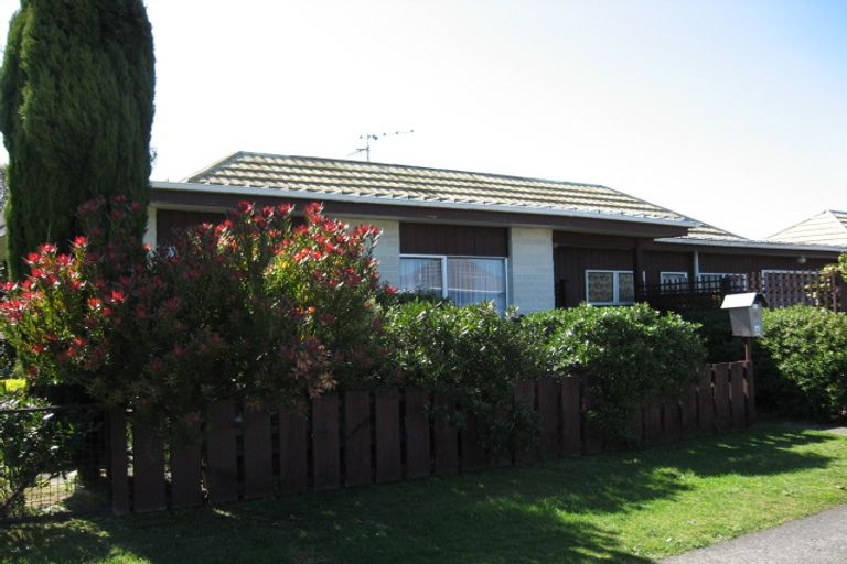Photo of property in 2a Cypress Grove, Paraparaumu, 5032