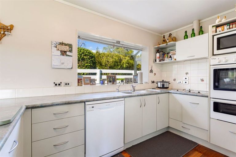 Photo of property in 192 Muriwai Valley Road, Muriwai, Waimauku, 0881
