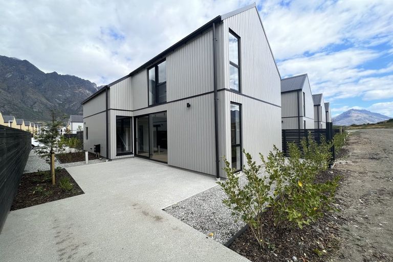 Photo of property in 45 Casterway Crescent, Jacks Point, 9371